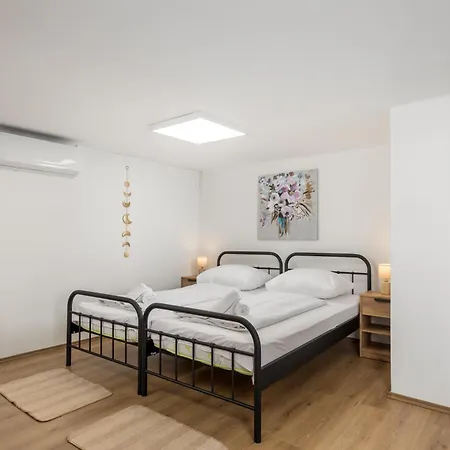 Teatro Luxor Apartment *